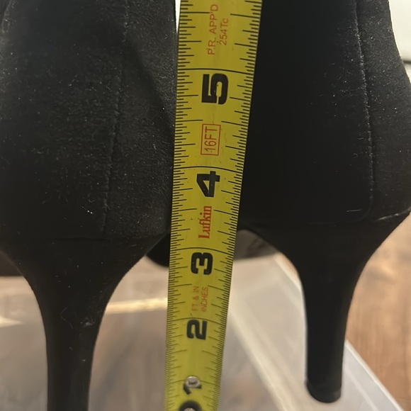 Beautiful black "suede" (faux) boots with gold accents - Picture 5 of 5